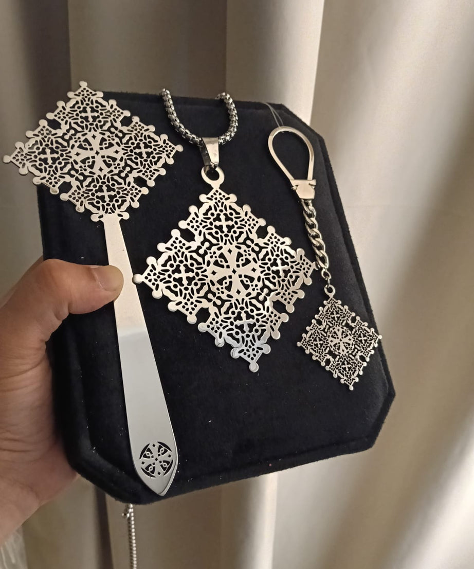 طاقم صليب يد و صدر ستانليس تيل مزغرف - صلبان دائرية مع ماديليا