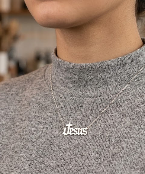 سلسلة كلمة jesus ستانلس ستيل فضي
