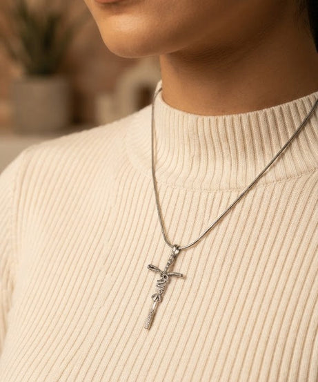 سلسلة صليب JESUS ستانليس تيل فضي رفيع